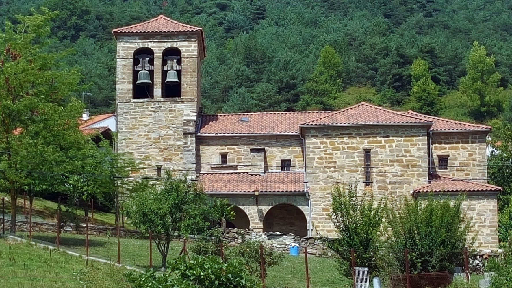 Proyecto de rehabilitación de cubierta y tejado de la iglesia de Urdániz (Navarra).