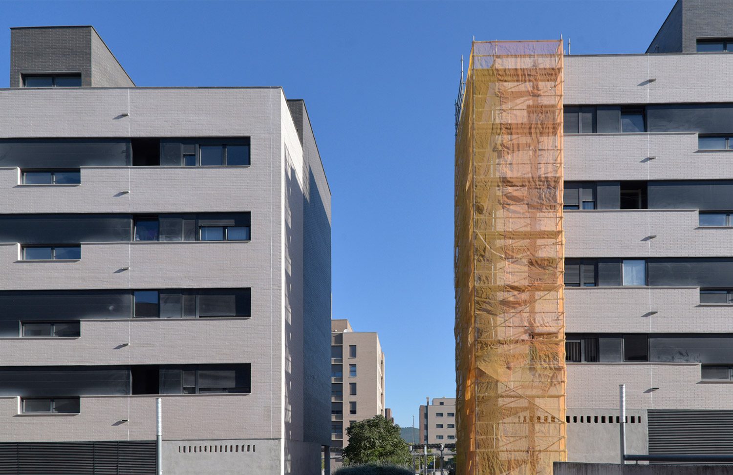 Rehabilitación de fachada de un edificio de viviendas en Sarriguren