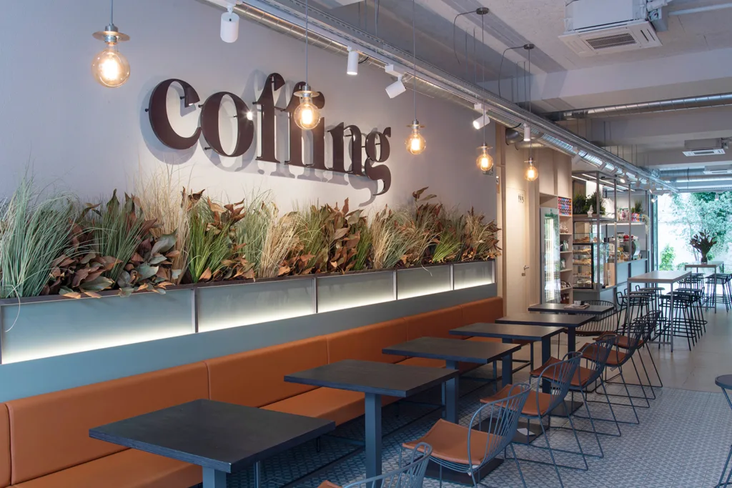 Interior de la Cafetería Coffing Pamplona sita en Aralar 30.