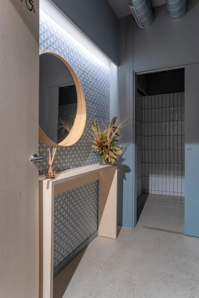 Baño de la Cafetería Coffing Pamplona sita en Aralar 30.