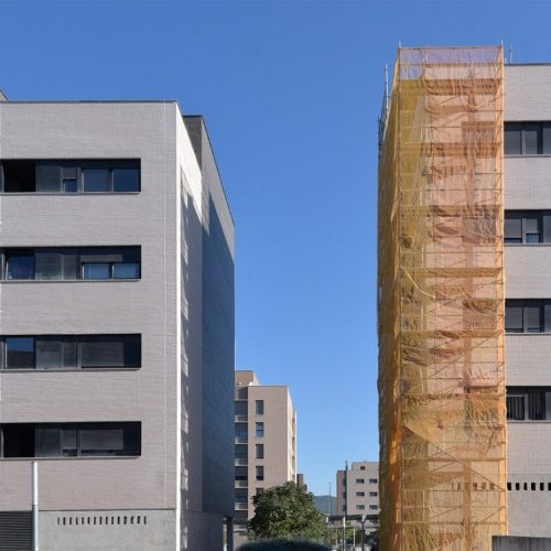 Rehabilitación de fachada de un edificio de viviendas en Sarriguren
